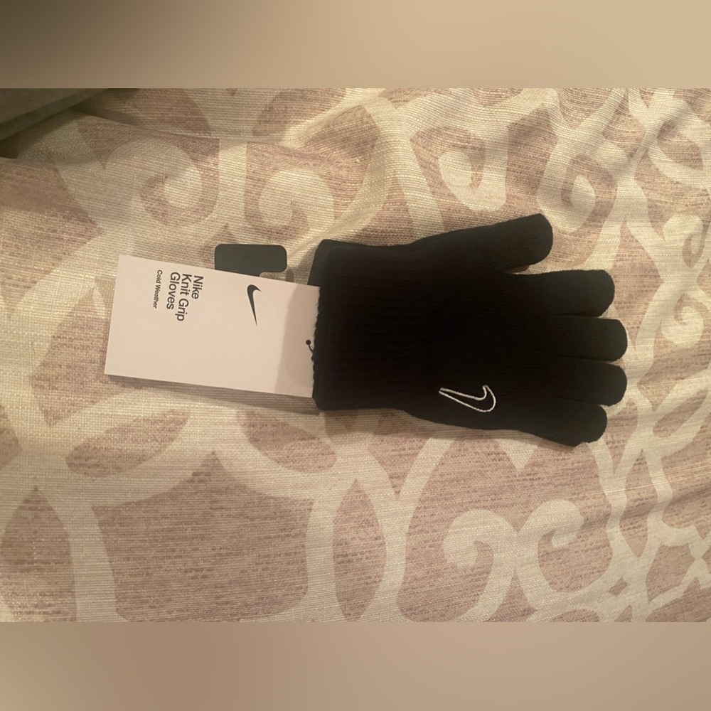 NIKE KNIT GRIP GLOVES
